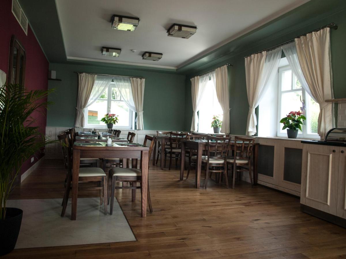 Hotel U Parku Hořovice エクステリア 写真
