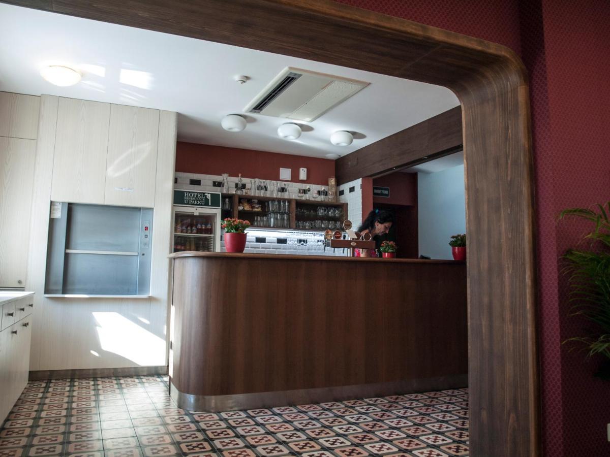 Hotel U Parku Hořovice エクステリア 写真