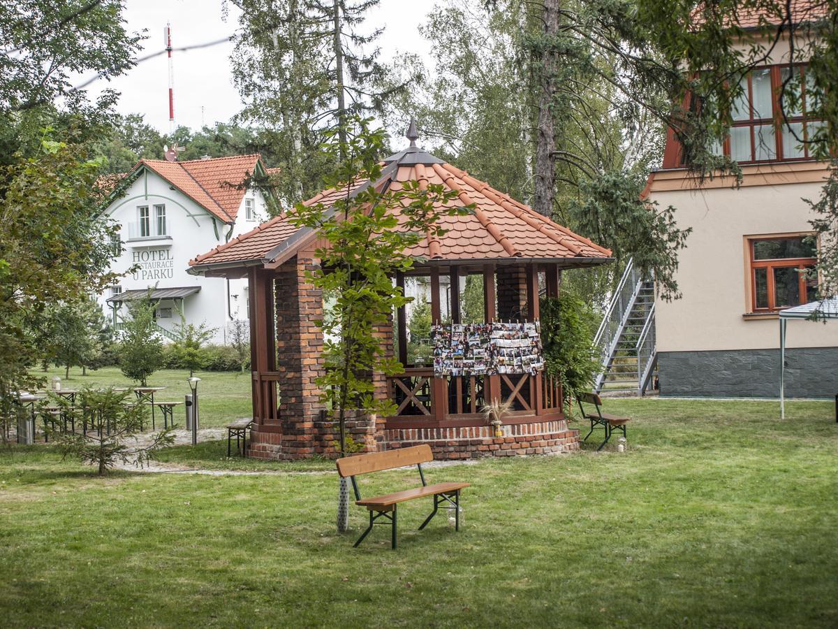 Hotel U Parku Hořovice エクステリア 写真